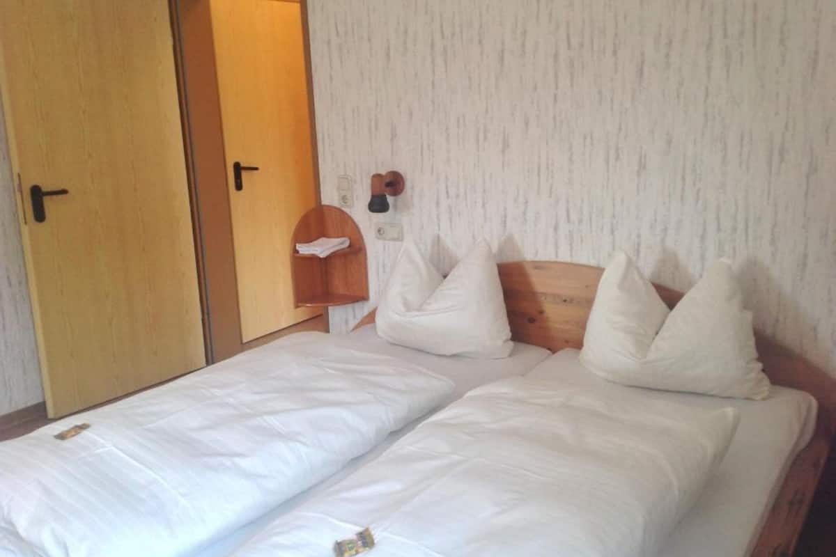 Double Room | 1 bedroom, cribs/infant beds, rollaway beds, free WiFi