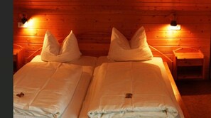 1 bedroom, cots/infant beds, rollaway beds, free WiFi