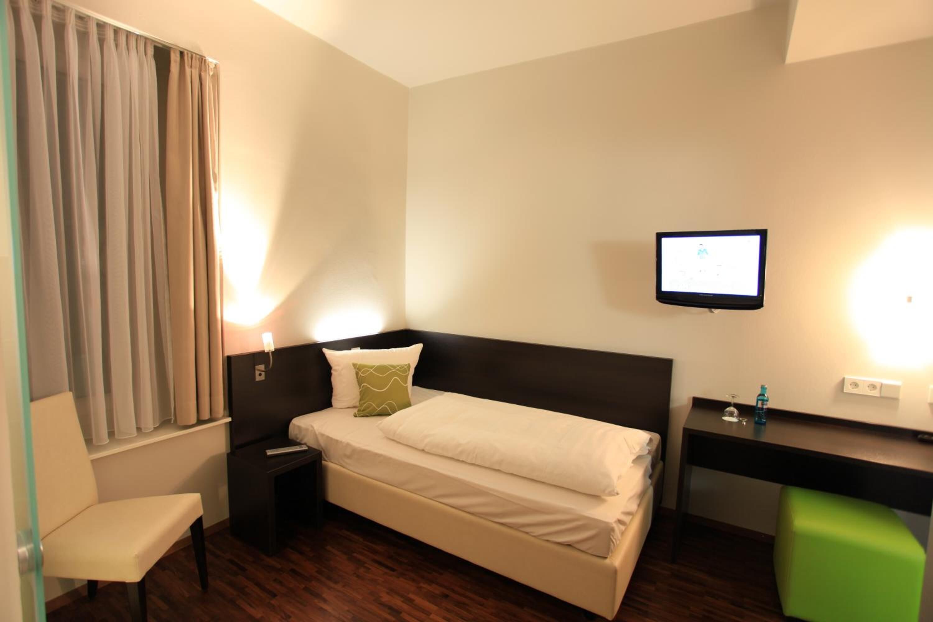 premium bedding, in-room safe, individually decorated