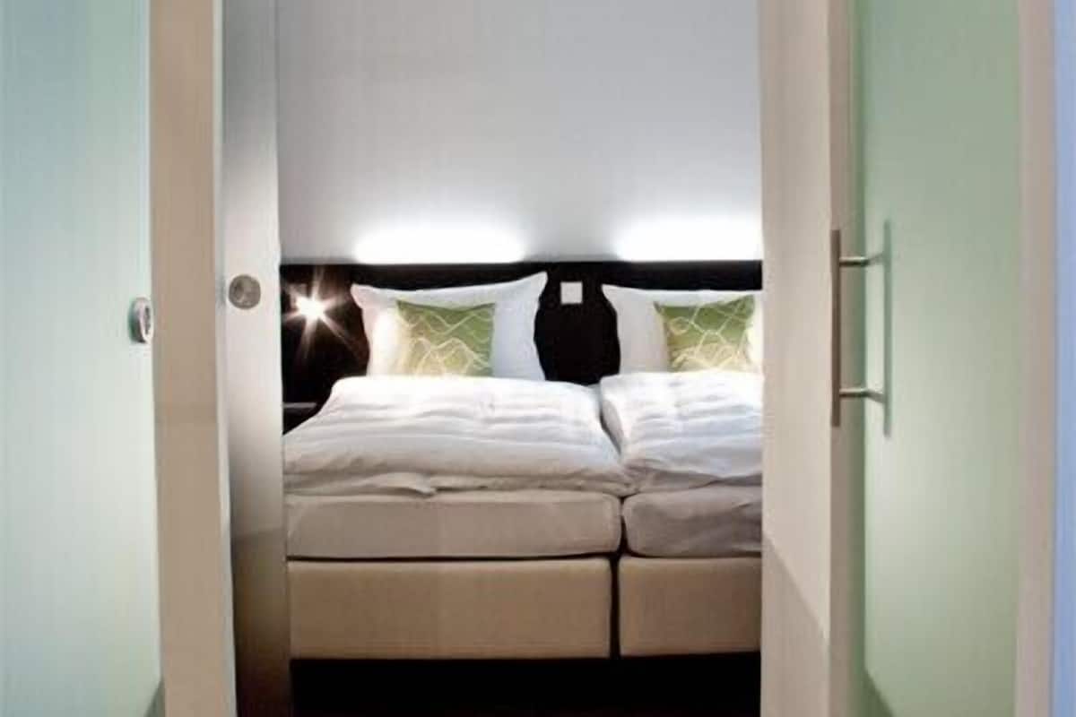 premium bedding, in-room safe, individually decorated