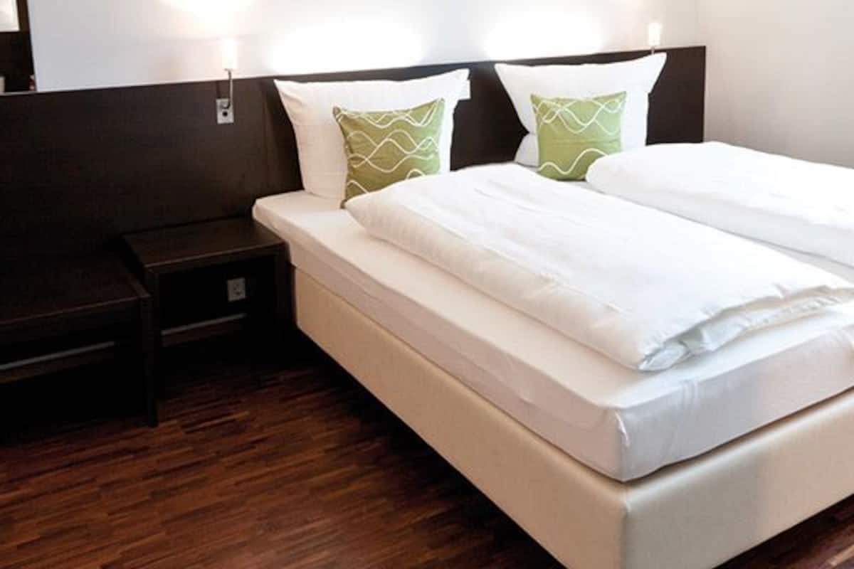 business double room | premium bedding, in-room safe, individually decorated