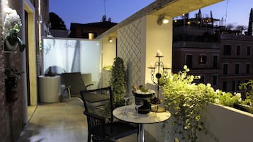Suite junior, 1 cama de matrimonio grande, terraza, vistas a la ciudad | Exterior