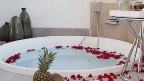 Presidential Suite, 1 Katil Raja (King), Terrace, City View | Tab mandi berendam