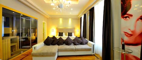 Suite, 1 King Bed, Non Smoking, Sauna | Interior