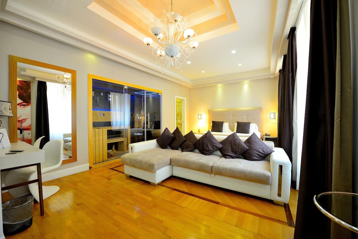 1 bedroom, premium bedding, down duvets, memory-foam beds