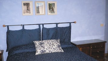 Meja, katil lipat simpan/tambahan, cadar katil