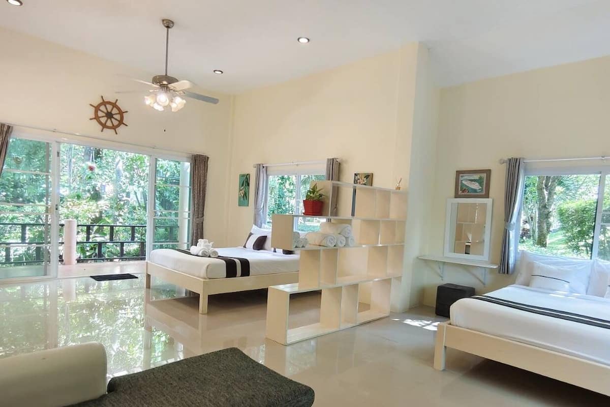 peach home | 1 bedroom, in-room safe, laptop workspace, rollaway beds