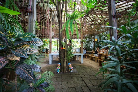 Daily buffet breakfast (THB 300 per person)