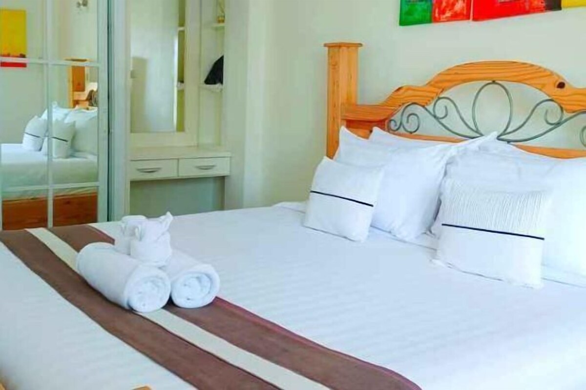 In-room safe, laptop workspace, rollaway beds, free WiFi