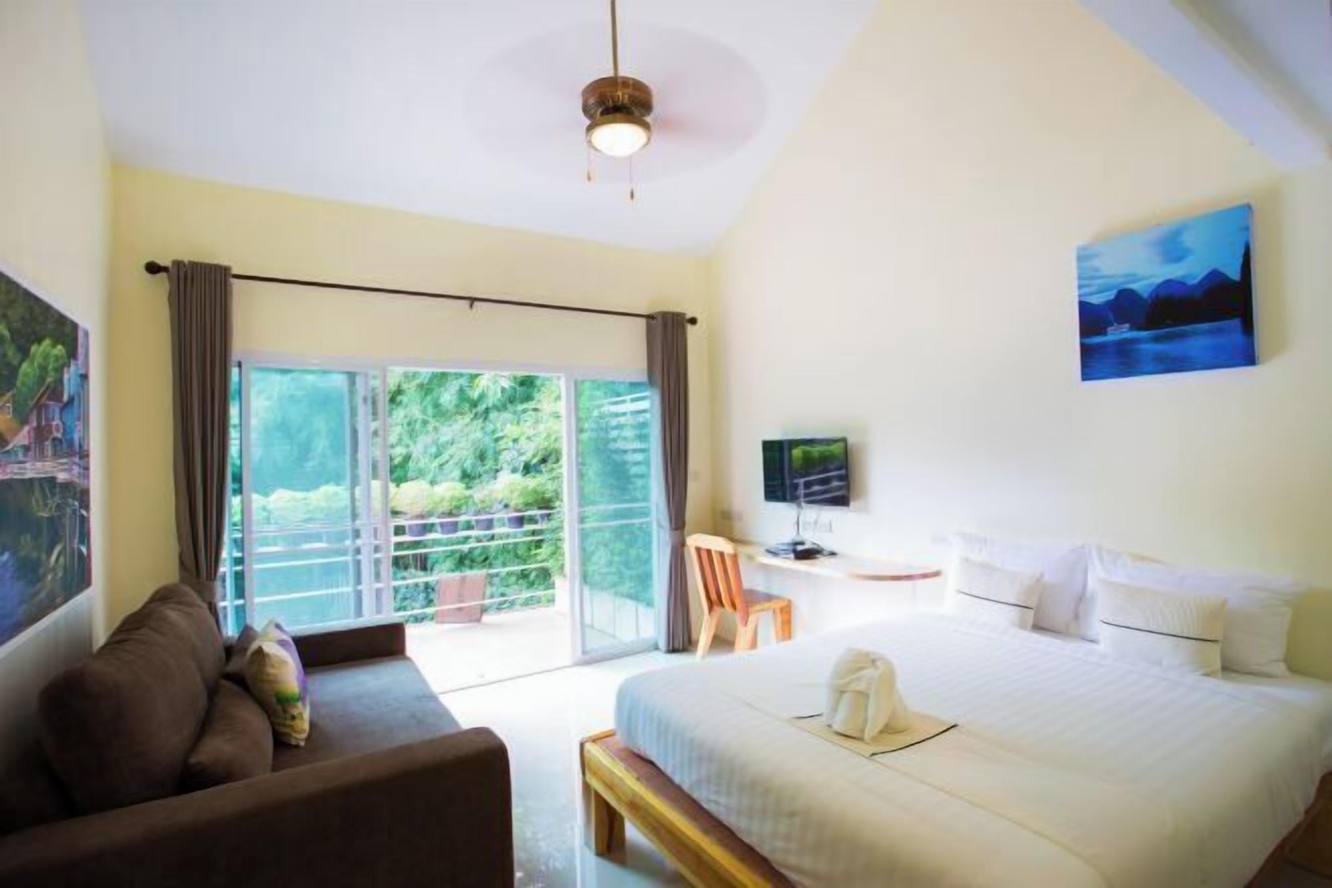 In-room safe, laptop workspace, rollaway beds, free WiFi