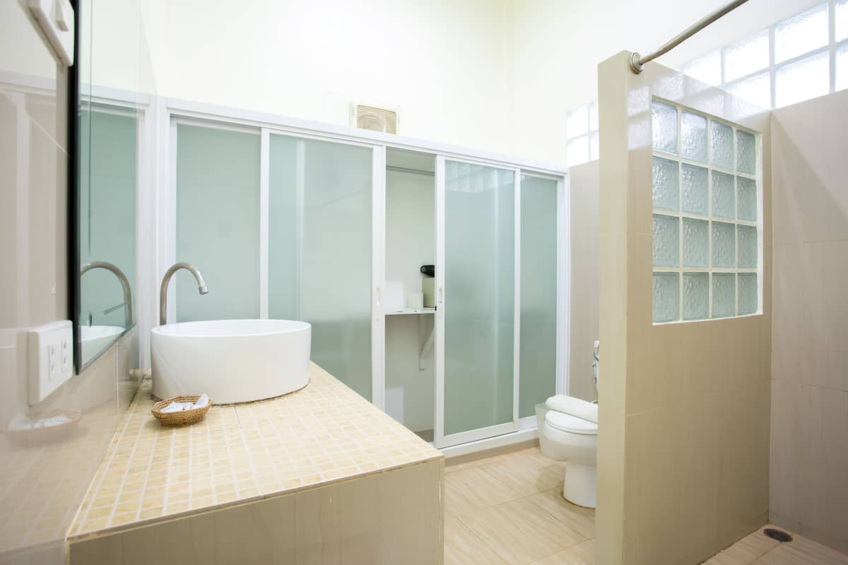 peach home | bathroom | shower, free toiletries, hair dryer, slippers