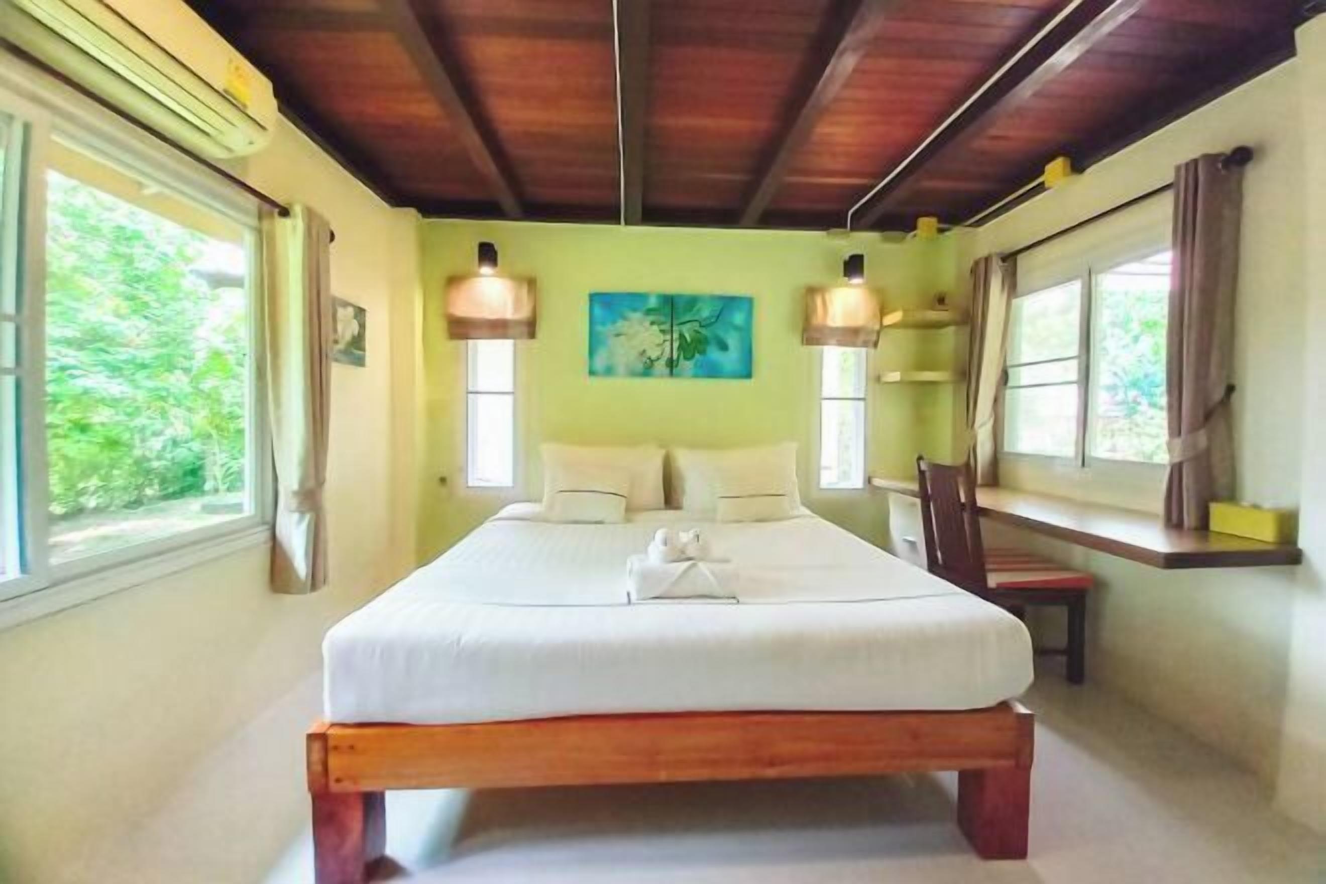 In-room safe, laptop workspace, rollaway beds, free WiFi