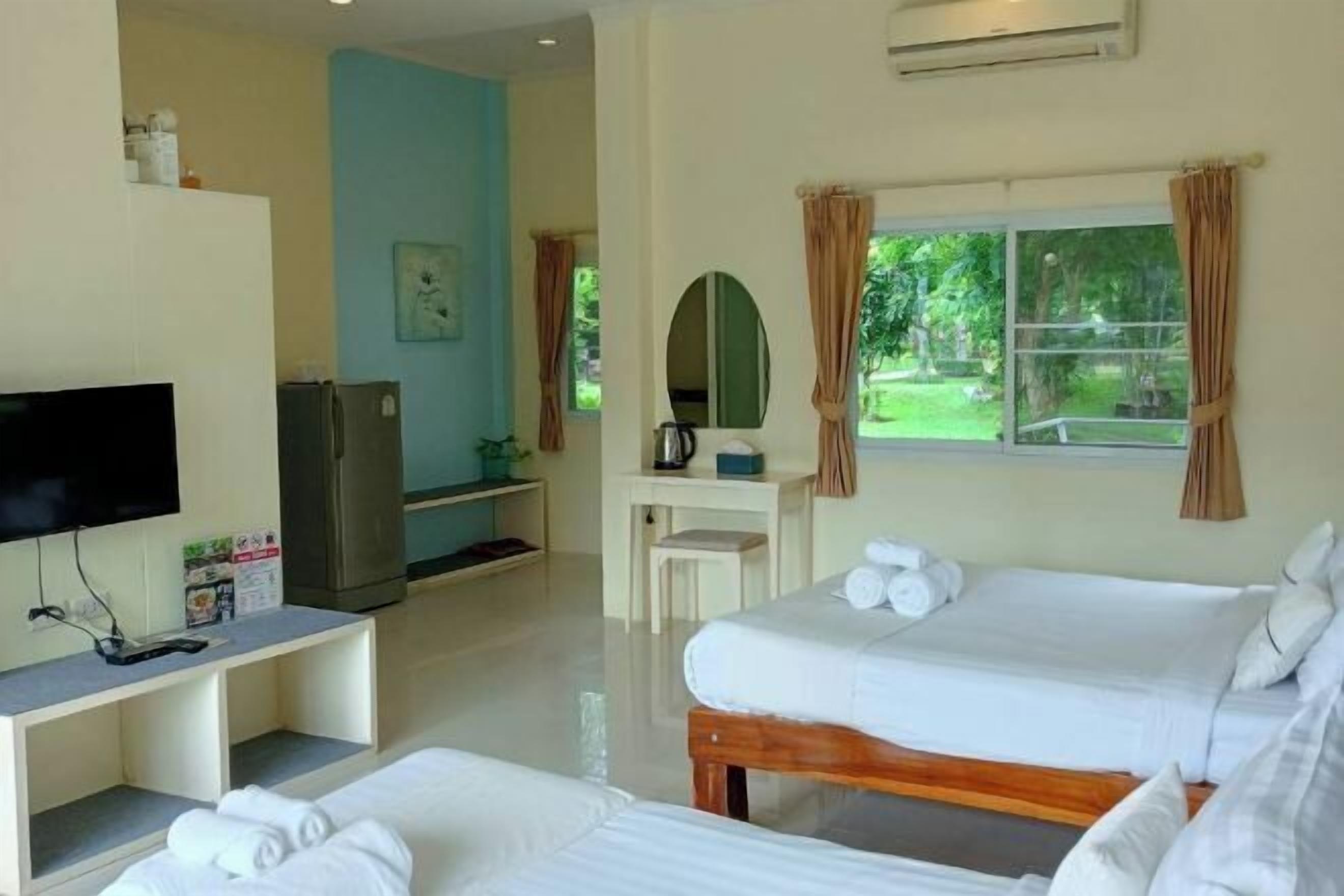 In-room safe, laptop workspace, rollaway beds, free WiFi