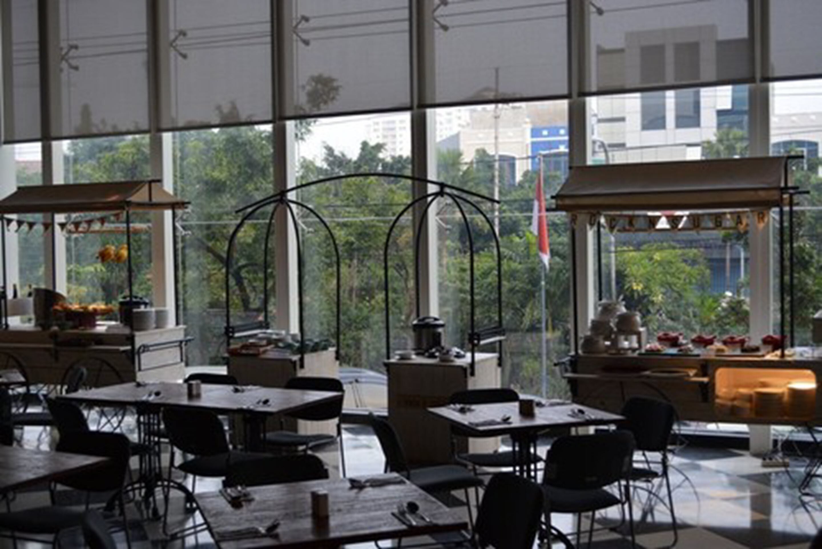 daily buffet breakfast for a fee