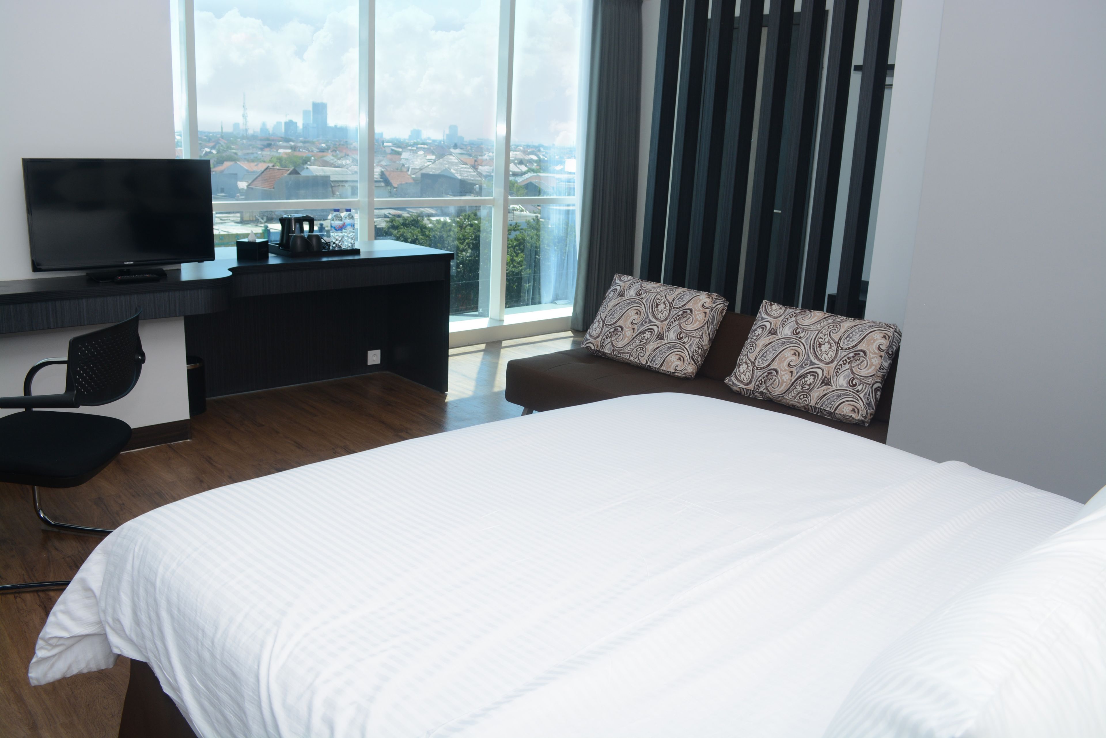 executive room | 1 bedroom, in-room safe, desk, laptop workspace