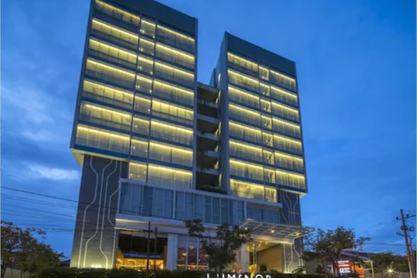 Vista frontal de la propiedad