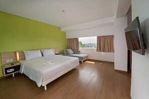 In-room safe, desk, soundproofing, free WiFi - Whiz Prime Hotel Pajajaran Bogor (Bogor)