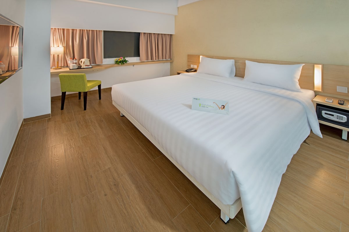 In-room safe, desk, soundproofing, free WiFi