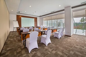 Meeting facility - Whiz Prime Hotel Pajajaran Bogor (Bogor)