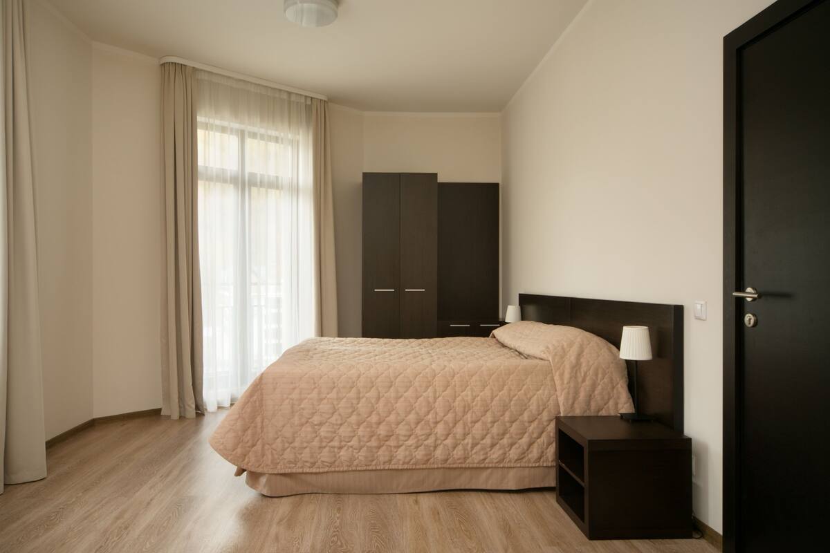 Deluxe Apartment (Building 3) | Meja, kalis bunyi, seterika/papan seterika, Wi-fi percuma