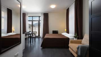 Studio (Building 5) | Desk, soundproofing, iron/ironing board, free WiFi