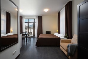 Studio (Building 5) | Desk, soundproofing, iron/ironing board, free WiFi - VALSET apartments by AZIMUT Rosa Khutor (Estosadok)