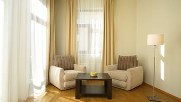 Apartment, Kitchen (Building 1) | Desk, soundproofing, iron/ironing board, free WiFi