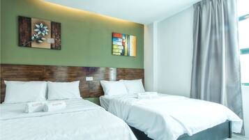 Kamar Keluarga | Meja kerja, Wi-Fi gratis, dan seprai linen