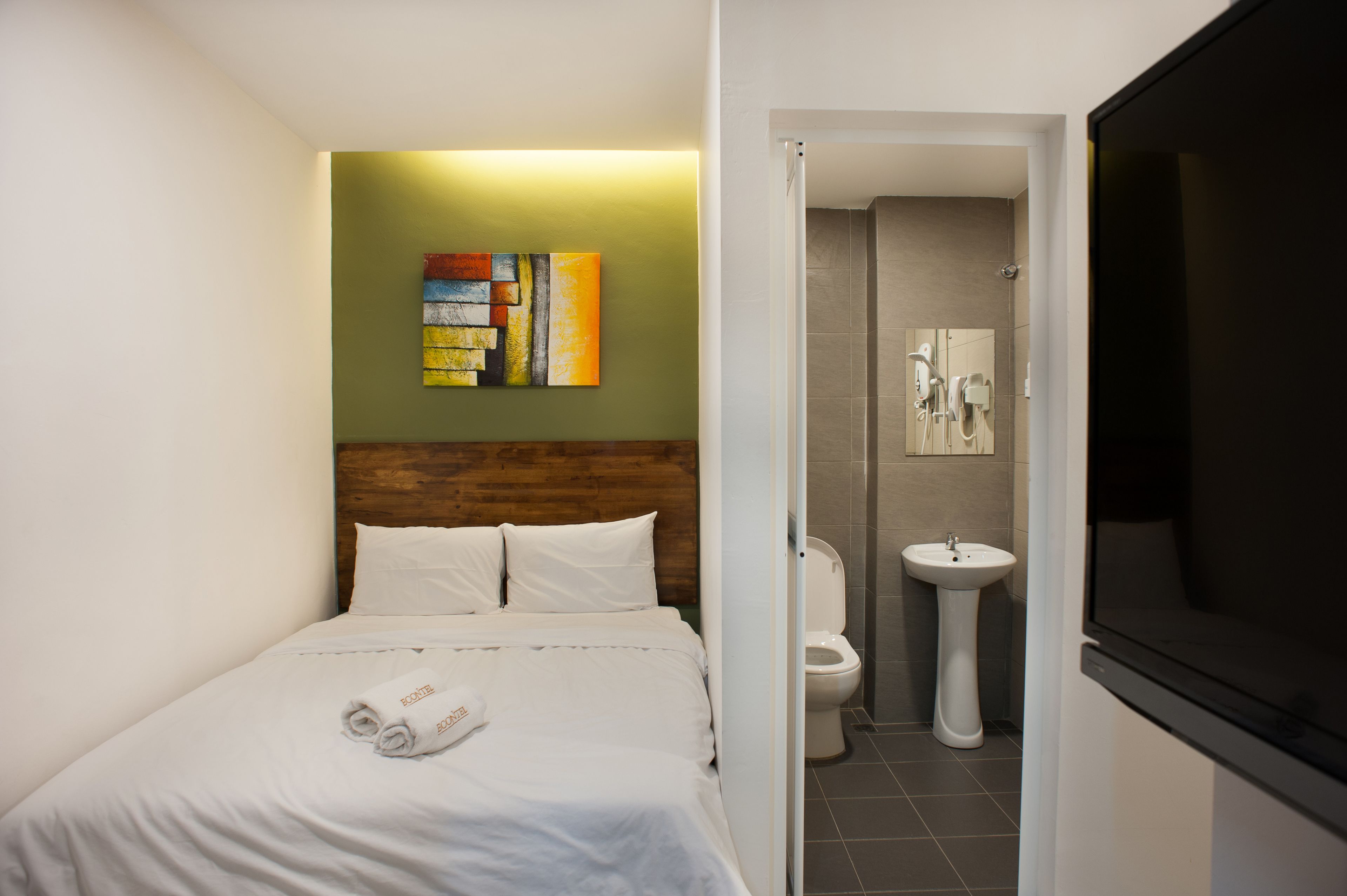 deluxe double room | desk, free wifi, bed sheets