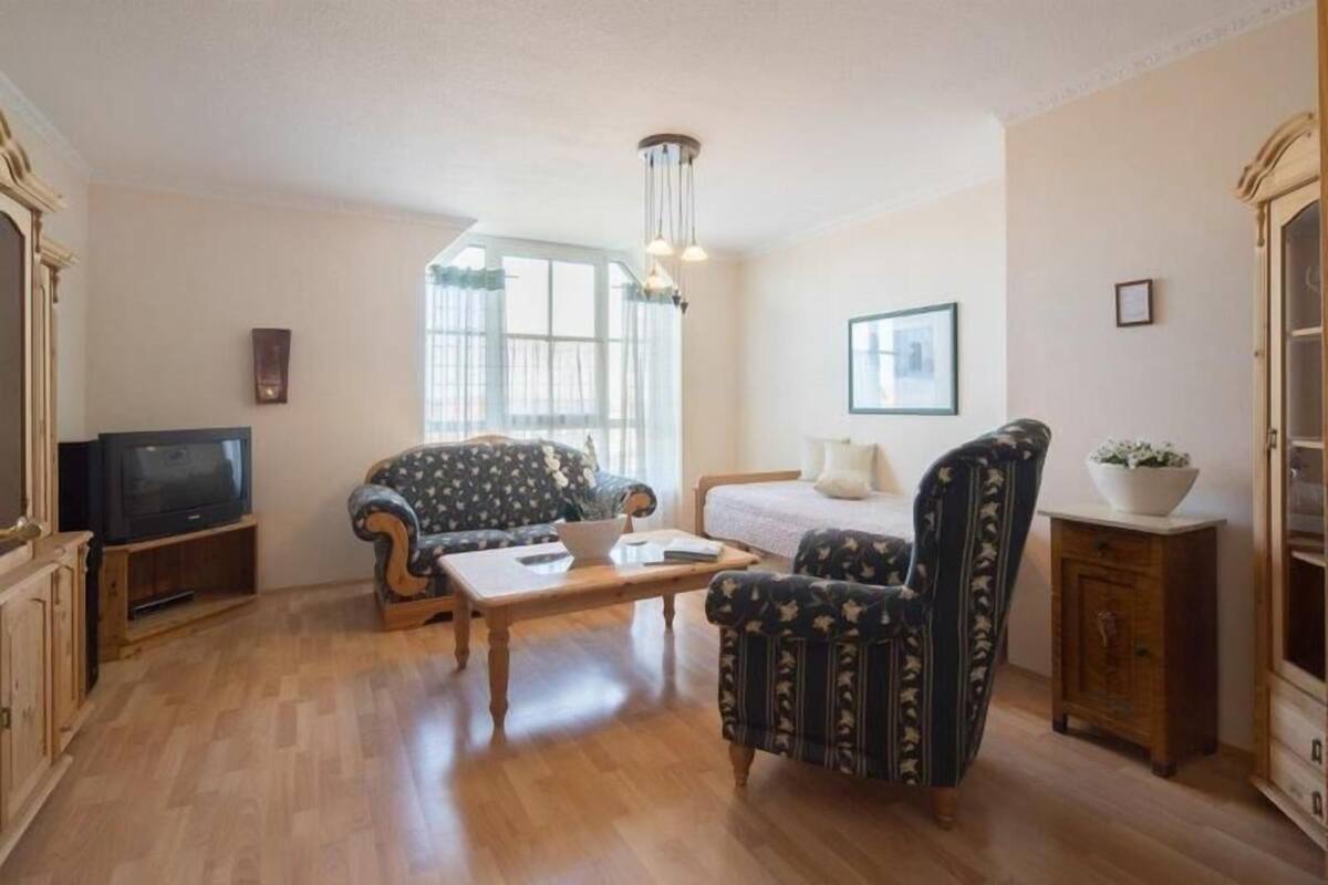 studio suite | 1 bedroom, desk, free wifi, bed sheets