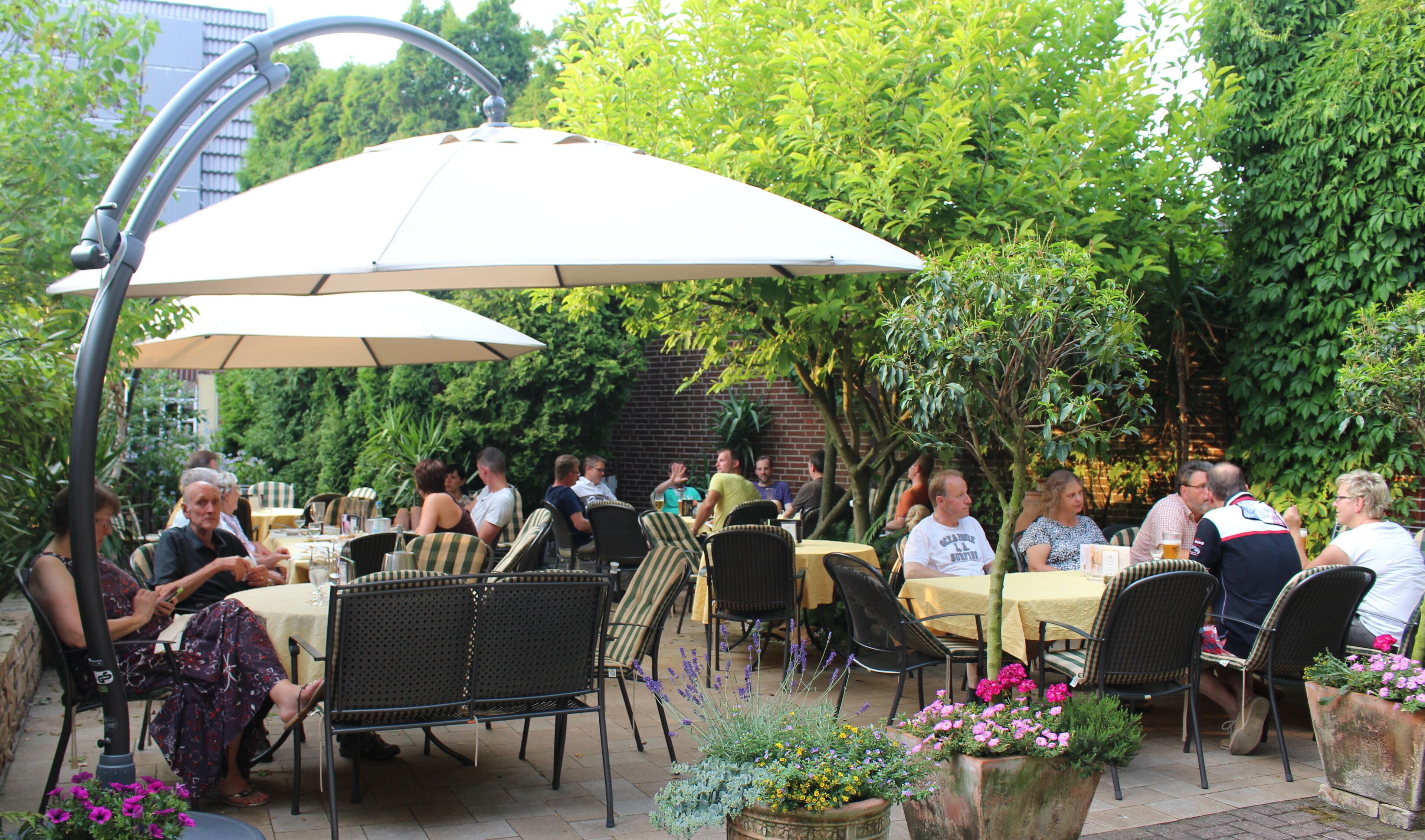 Frokost og middag serveres, regionale retter