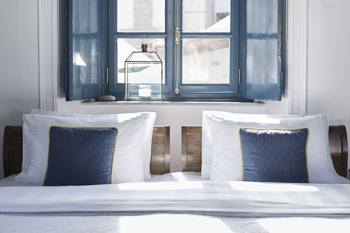 deluxe double room | 1 bedroom, egyptian cotton sheets, premium bedding, in-room safe