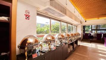 Free daily buffet breakfast