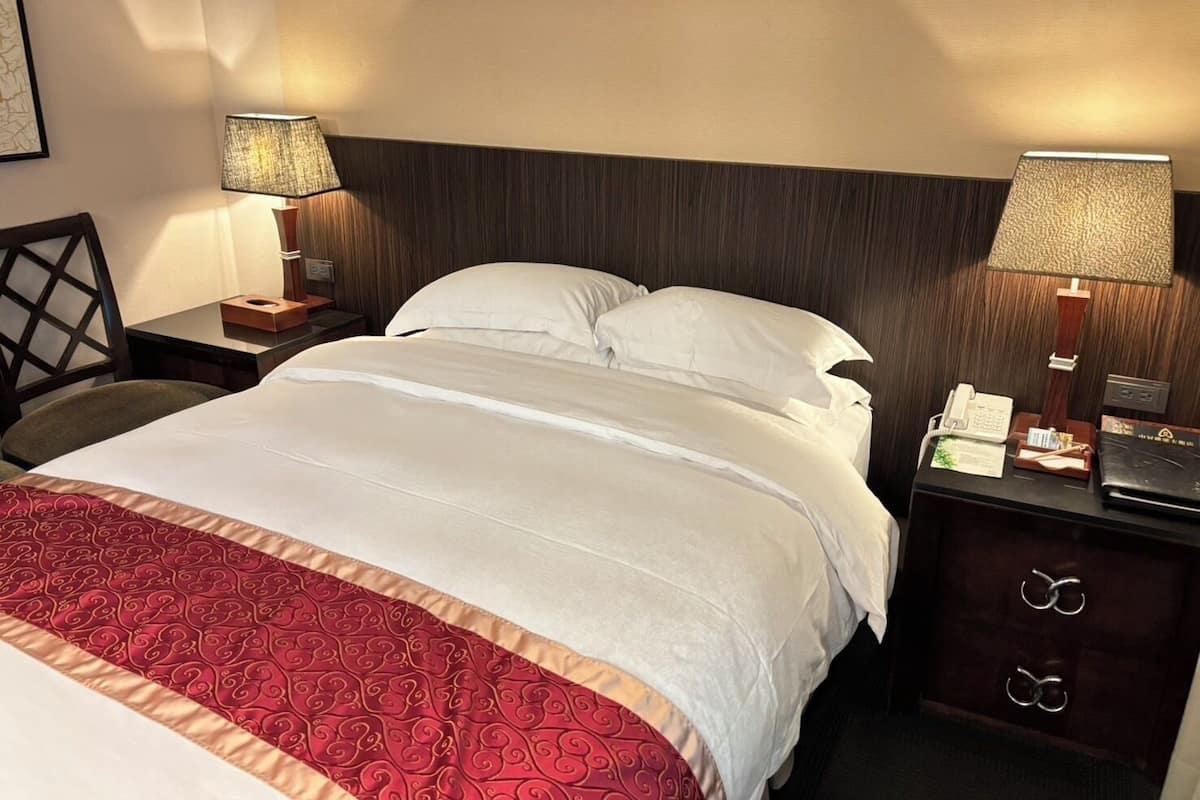 Comfort Double Room, 1 Double Bed | In-room safe, blackout drapes, soundproofing, free cribs/infant beds