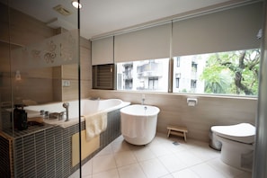 Comfort Double Room, 1 Double Bed | Bathroom | Separate bathtub and shower, hair dryer, bathrobes, slippers - Art Spa Hotel (Jiaoxi)