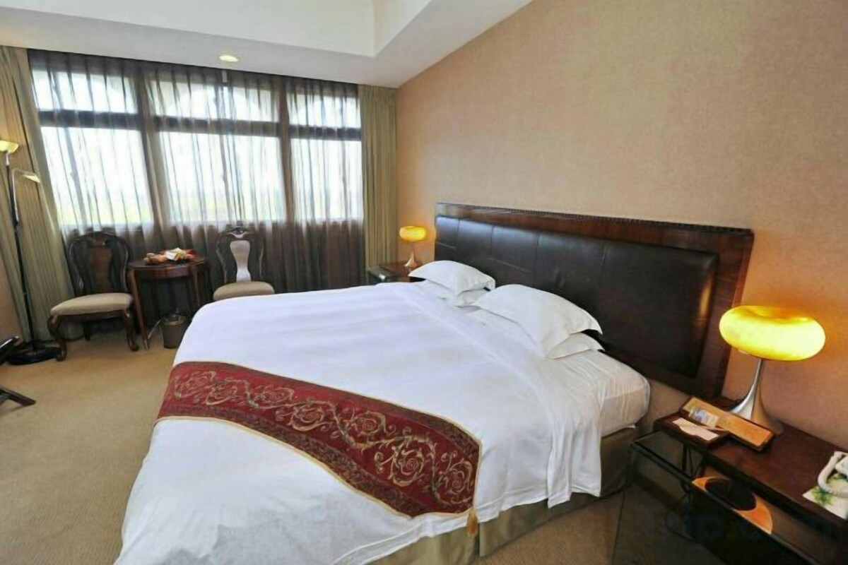 In-room safe, soundproofing, cribs (free), WiFi (free)