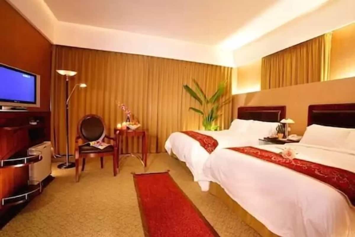 In-room safe, soundproofing, cribs (free), WiFi (free)