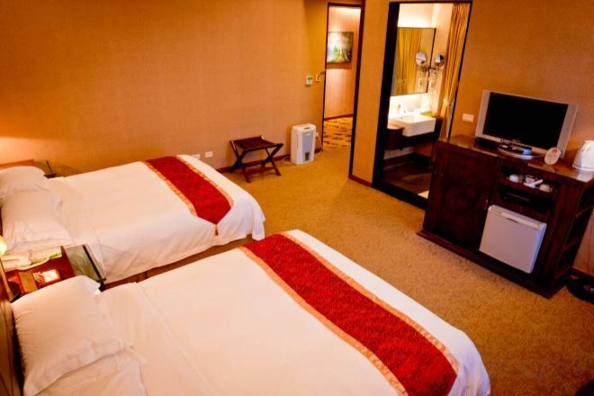 In-room safe, soundproofing, cribs (free), WiFi (free)