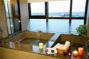 Elite Quadruple Room, 2 Double Beds | Bathroom | Separate tub and shower, hair dryer, bathrobes, slippers - Resort One Hotel (Jiaoxi)