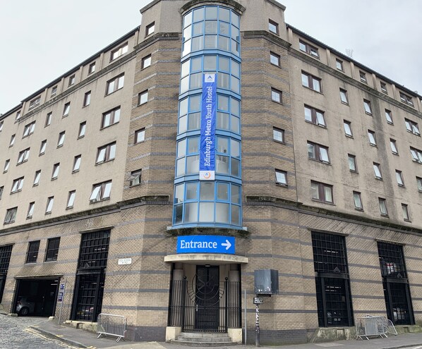 Front of property - Edinburgh Metro Youth Hostel (Edinburgh)