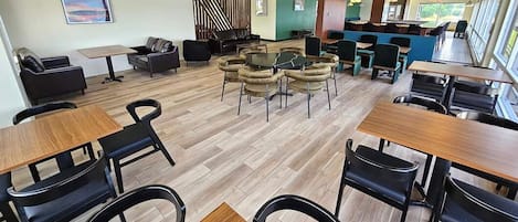 Breakfast and dinner served