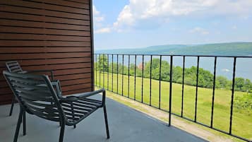 Deluxe King Room, Lake View | Terrace/patio