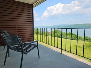 Terrace/patio - The Hotel Laurel at Seneca (Watkins Glen)
