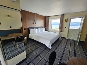 Habitación Deluxe, 1 cama King size, vista al lago | Muebles diferentes, escritorio y wifi gratis