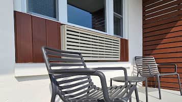 Suite junior, vista al lago | Terraza o patio