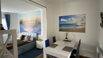 Appartement Standard, 1 grand lit, cuisine | Restauration dans la chambre