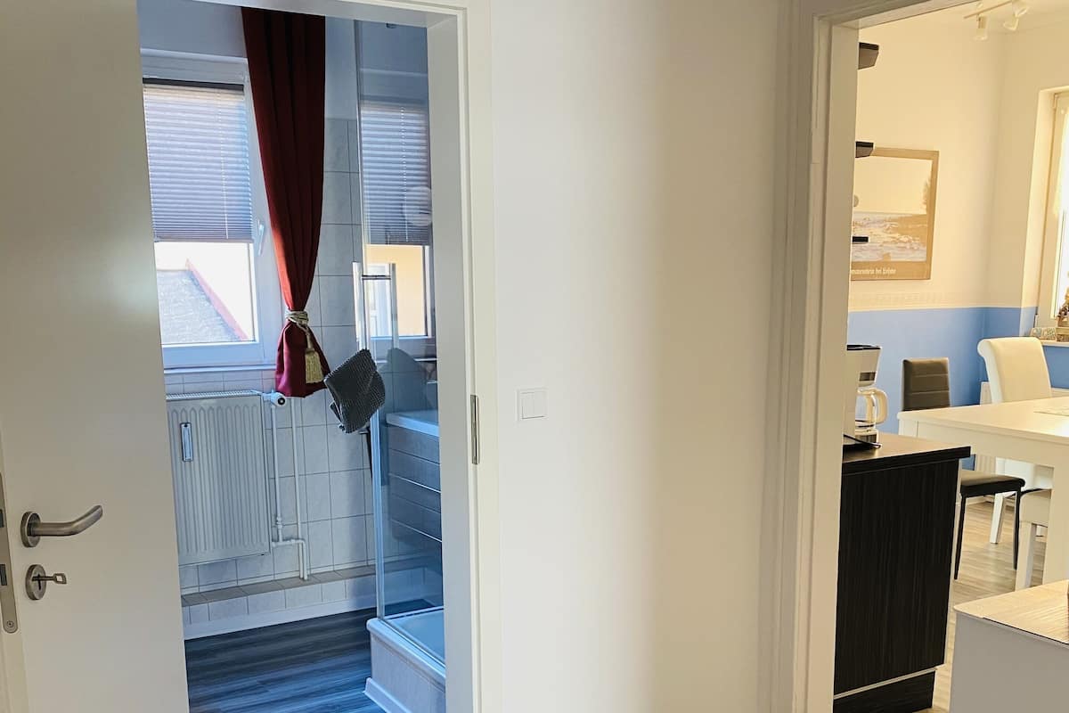 Comfort-Apartment, 1 Schlafzimmer, Küche (Cleaning Fees 40€) | Essbereich im Zimmer