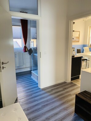 Appartement Confort, 1 chambre, cuisine (Cleaning Fees 40€) | Restauration dans la chambre