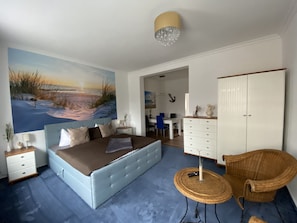 Standard Apartment, 1 Queen Bed, Kitchen | Living area - Pension & Ferienwohnungen Schneidereit (Sassnitz)