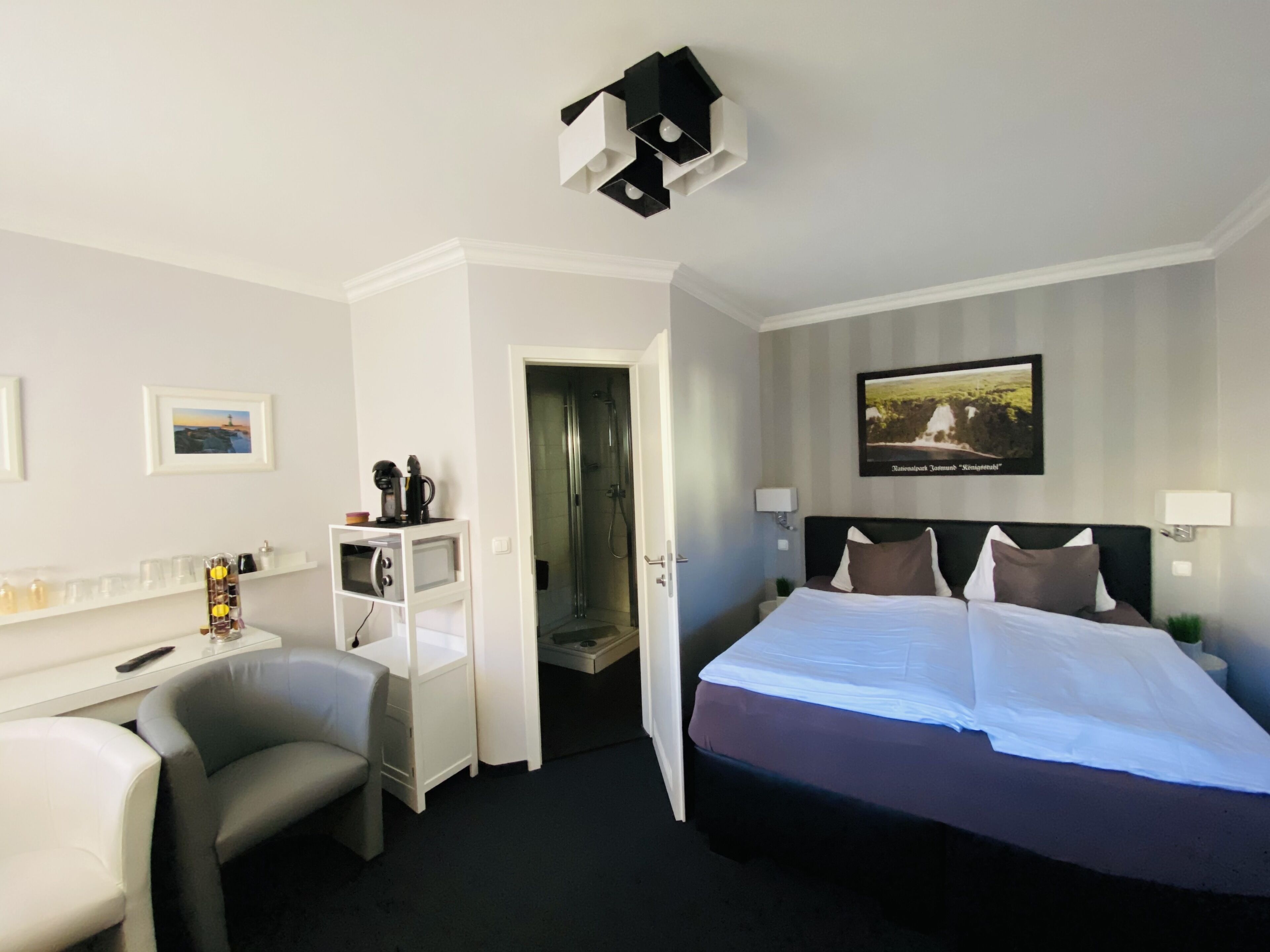 واي فاي مجانًا وملاءات أسرّة